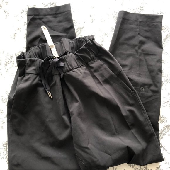 Lululemon on the fly pant 7/8 - Picture 2 of 6